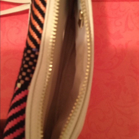 Women’s Convertible RFID Wristlet/Wallet/Crossbody Bag - Picture 4 of 6